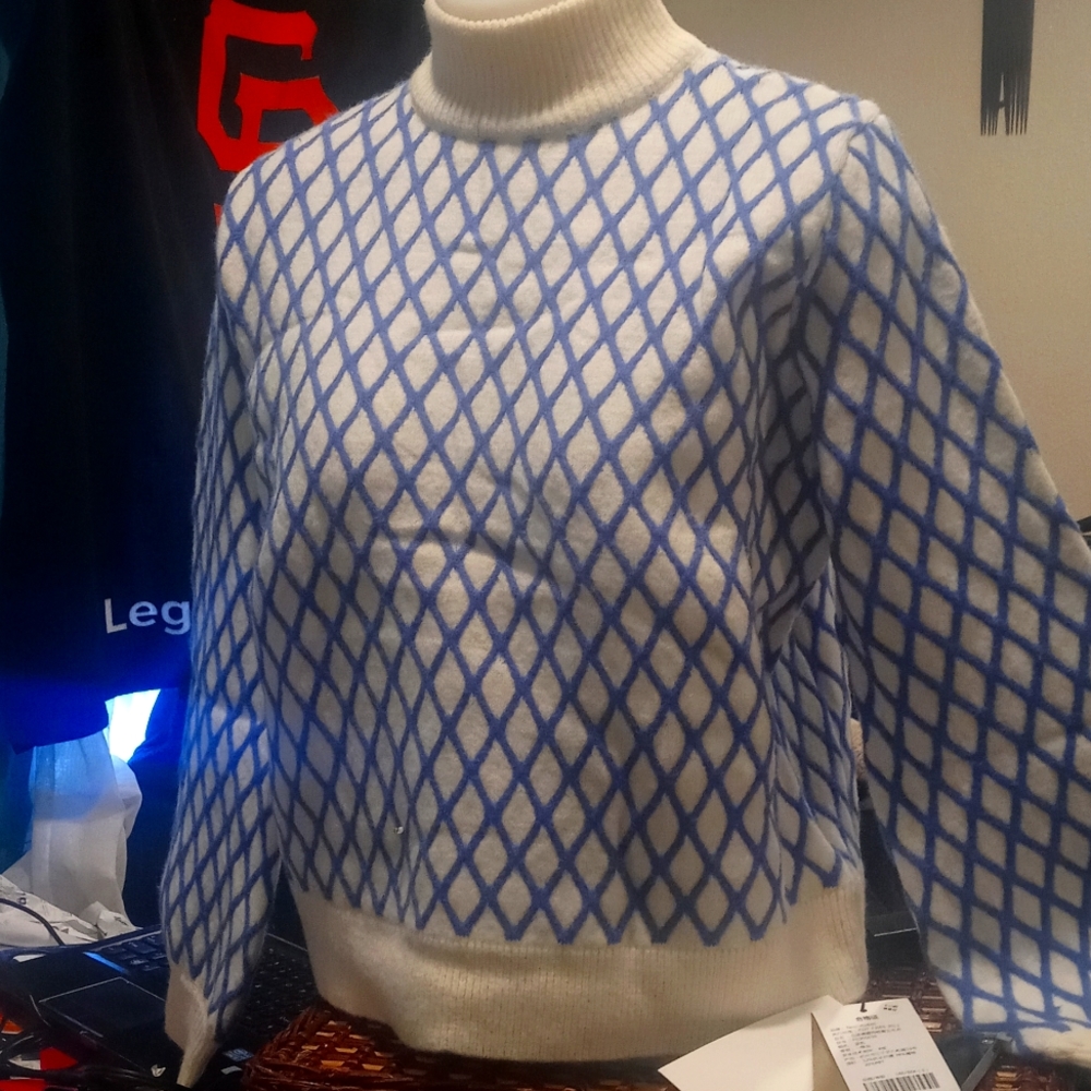 Three Dimensional Diamond Checkered Pull Over Sweater